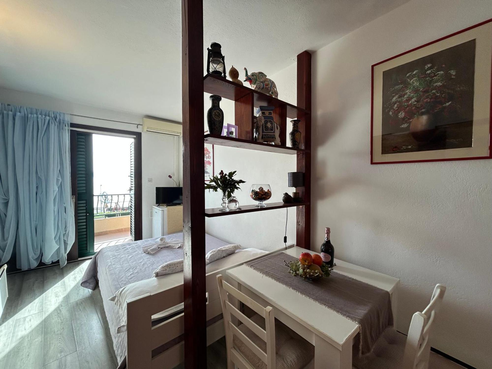 Seafront Apartment+balcony Appartement *
